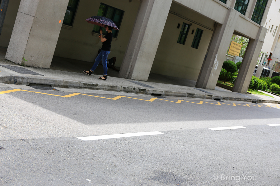 新加坡馬路上單鋸齒黃線
