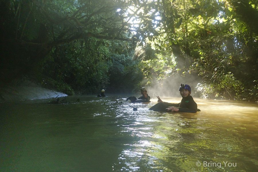 Watomo-Black-Water-rafting-15