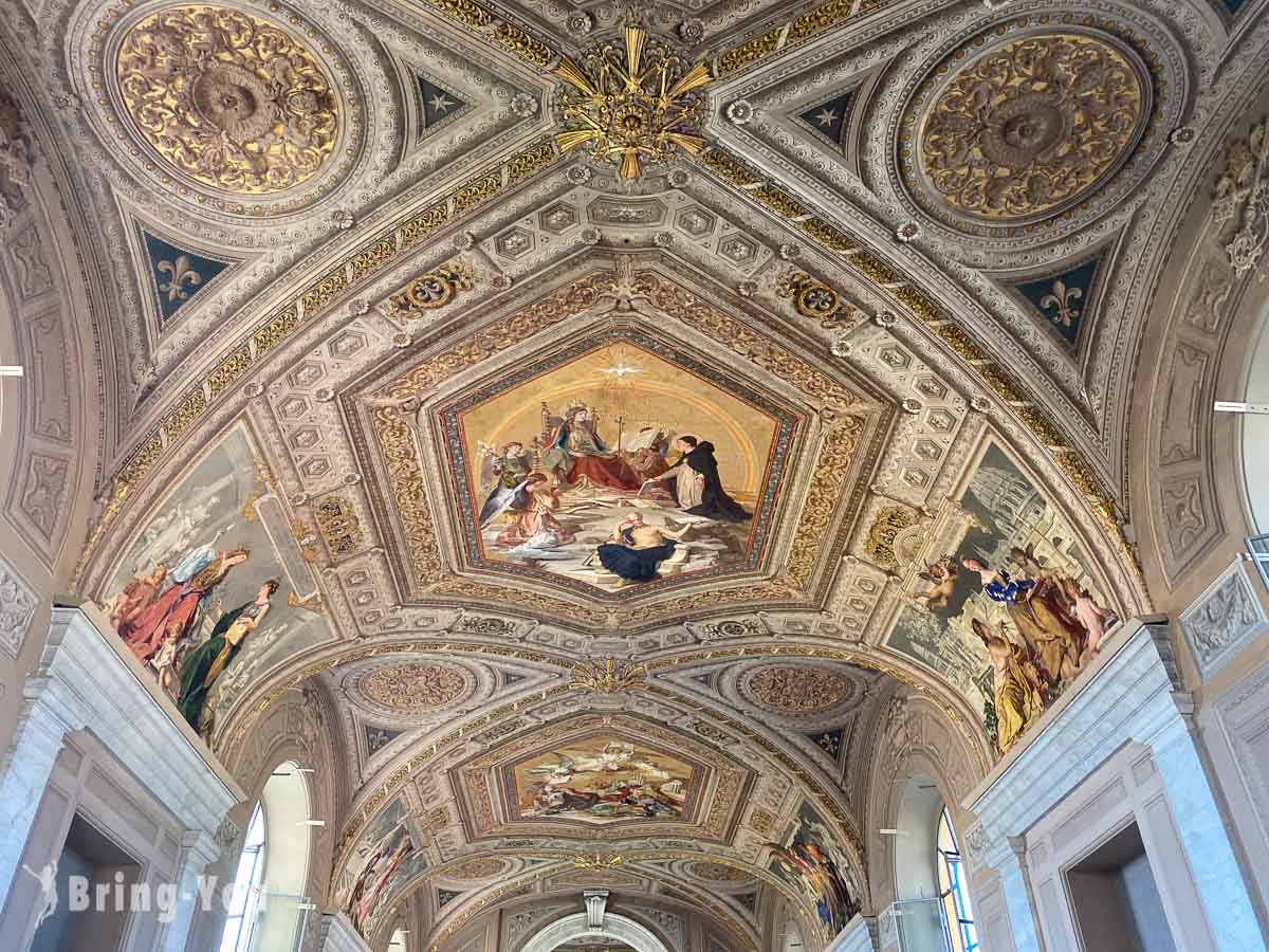 梵蒂冈博物馆必去景点|灯台画廊 Galleria dei Candelabri
