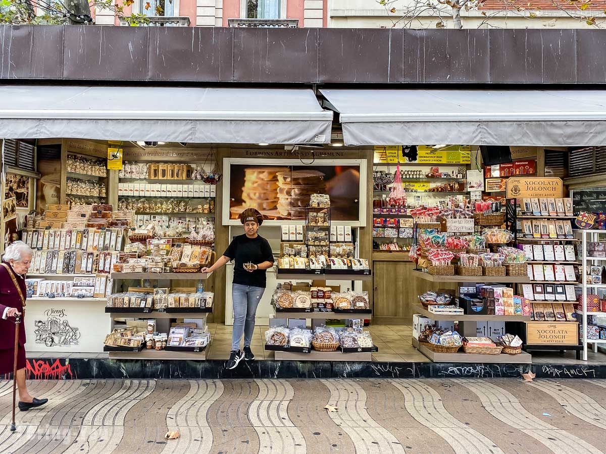 巴塞隆纳必买纪念品|Torrons Vicens杏仁杜隆糖