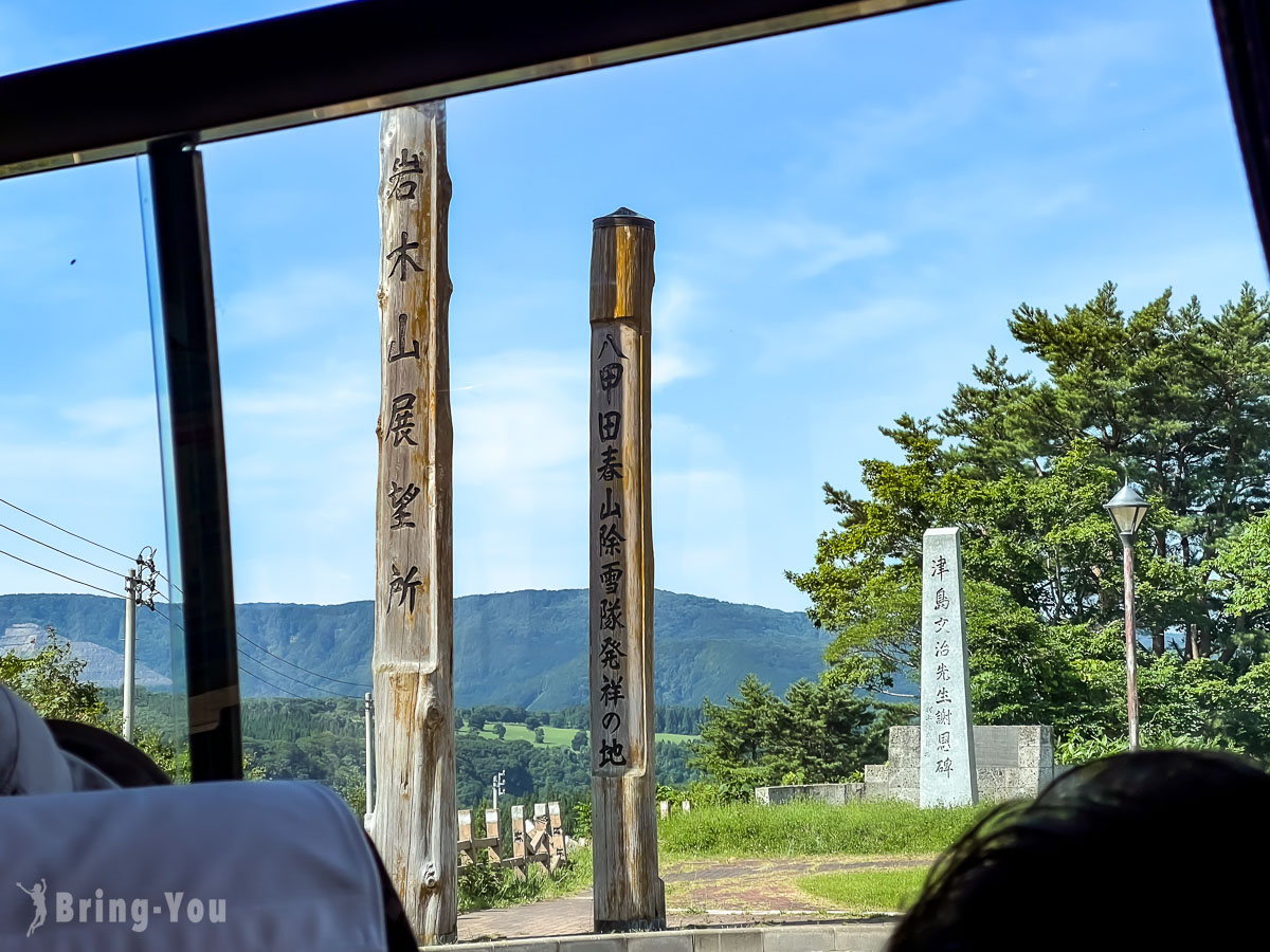 奥入濑溪流夏天新绿