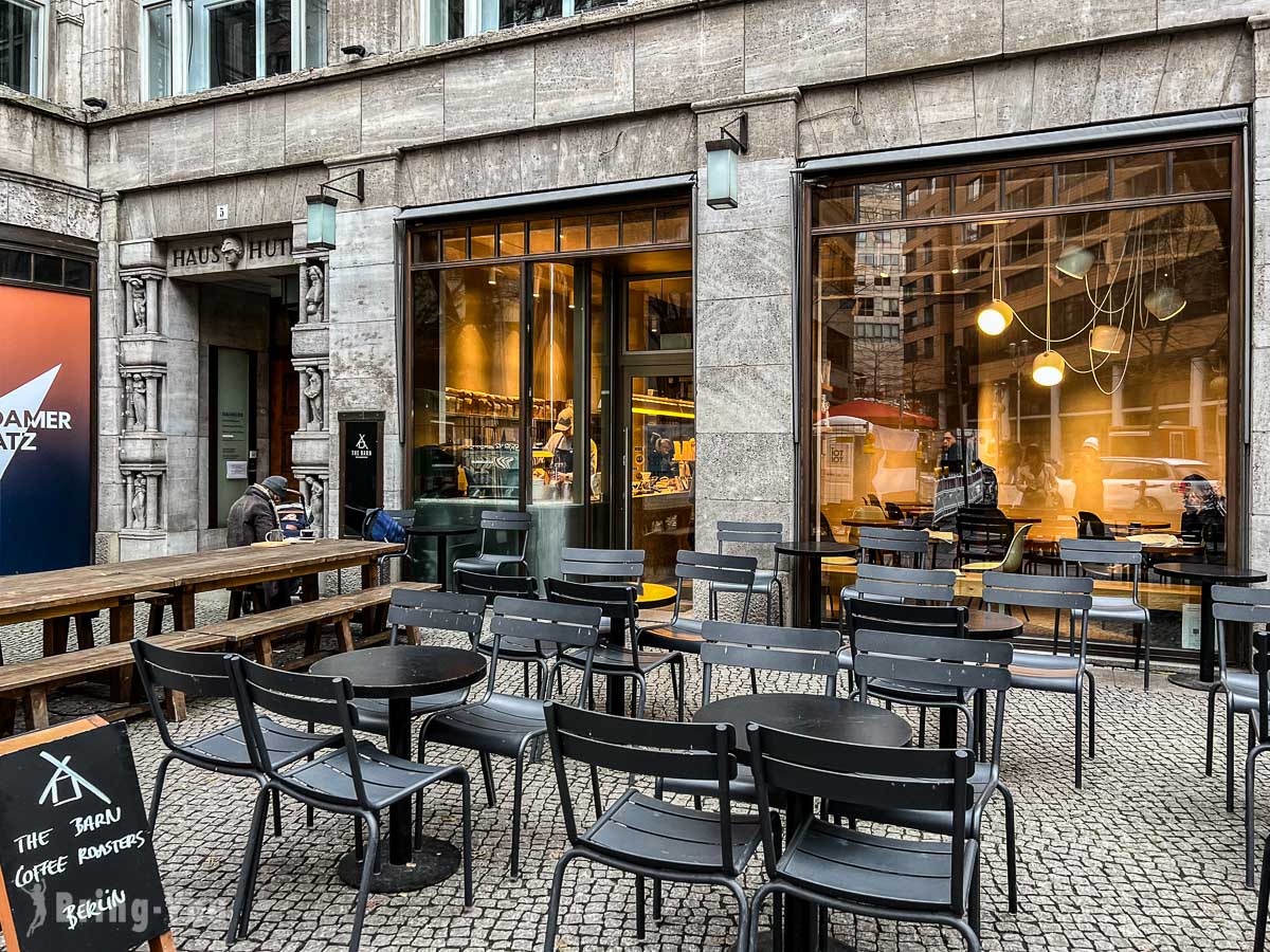 THE BARN Café