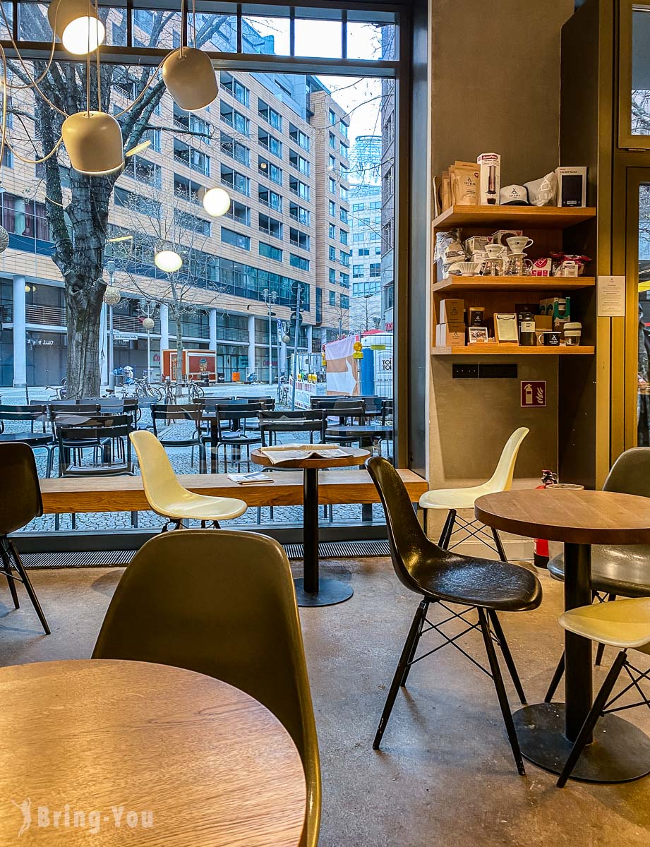 THE BARN Café