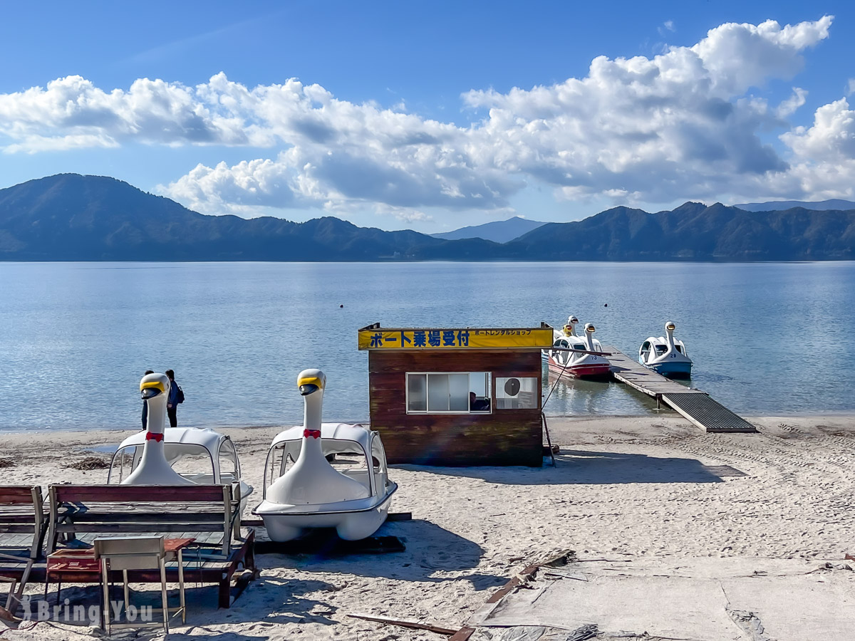 田泽湖天鹅船