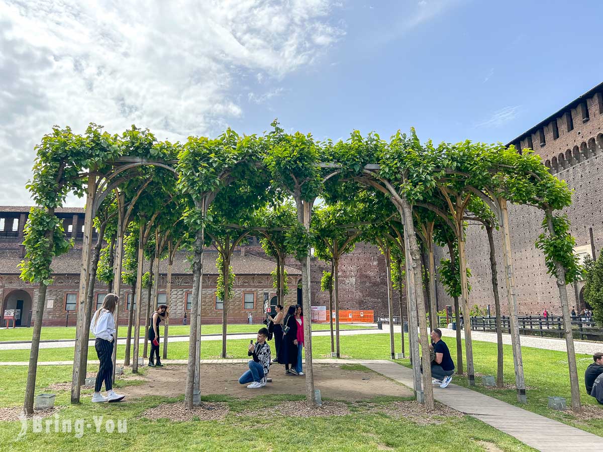 斯福爾扎古堡庭園