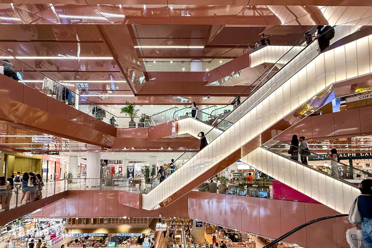【曼谷】Dusit Central Park 百貨攻略｜空中花園、米其林美食街、樓層介紹＆交通一次看