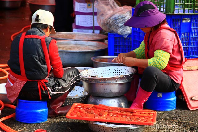 【高雄茄萣美食】興達港觀光漁市場：高雄新鮮海鮮集散地，推薦超好喝魚丸湯