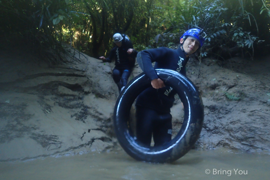 Watomo-Black-Water-rafting-12