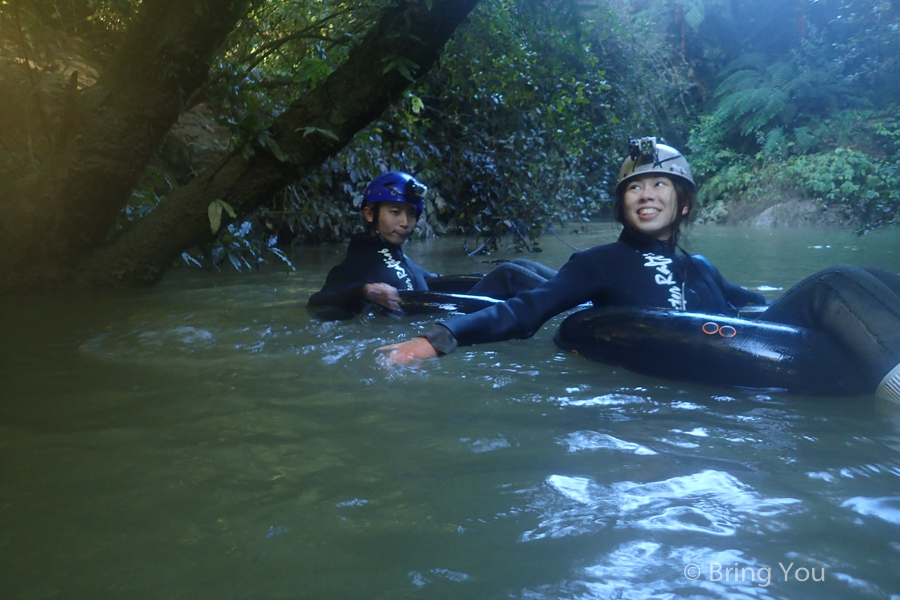 Watomo-Black-Water-rafting-13