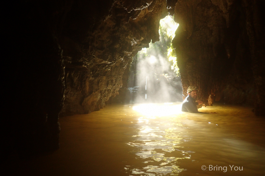 Watomo-Black-Water-rafting-6