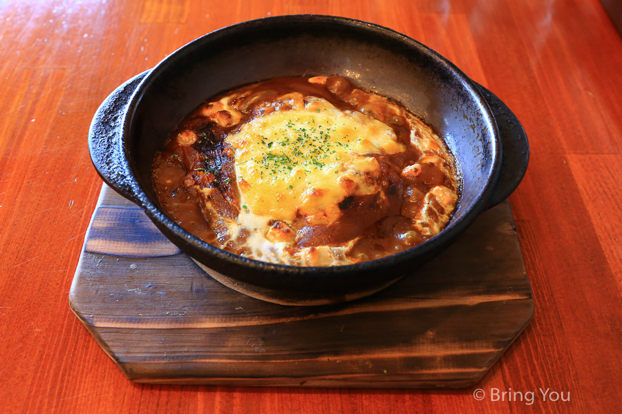 【门司港美食】「伽哩本舖」烧咖喱，一吃就爱上的好吃铁锅烧烤起司咖喱饭