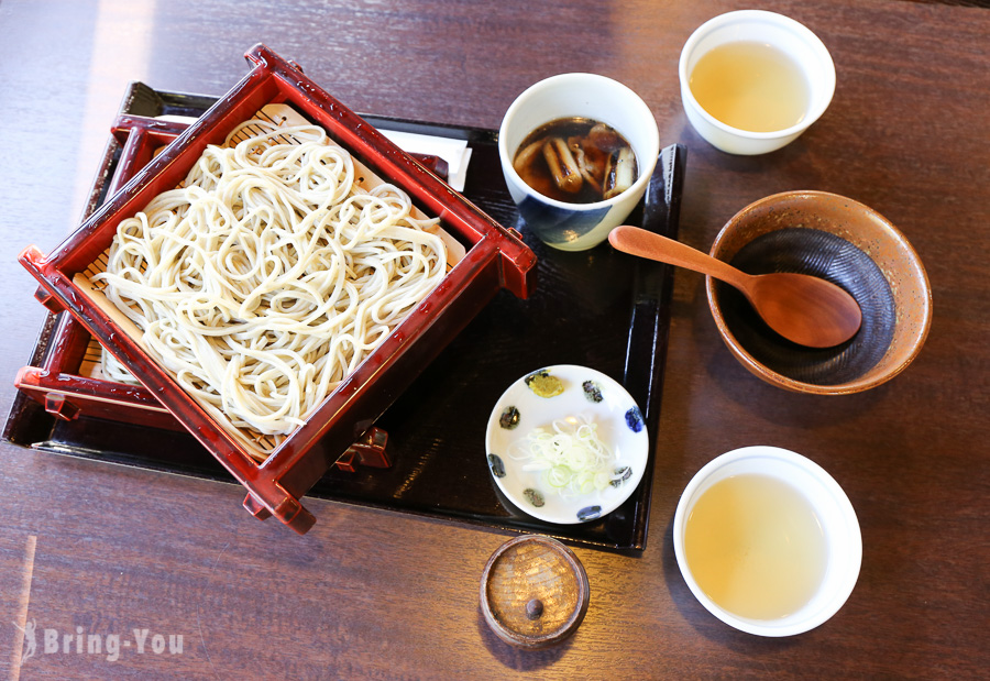 【由布院美食】湯布院金鱗湖畔美景餐廳推薦「手打蕎麥麵 泉」