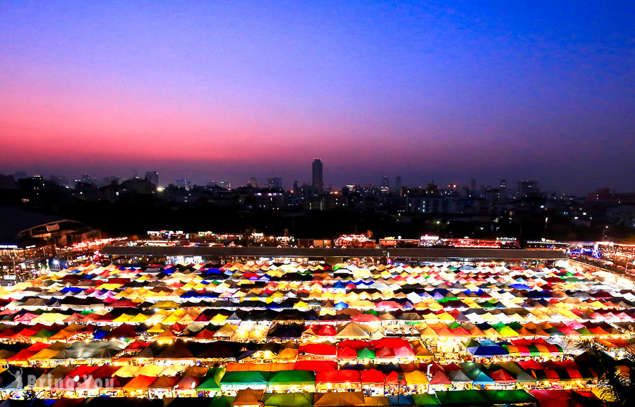 【曼谷拉差达火车夜市】Ratchada Night Train Market 逛街小吃攻略，彩色帐篷夜景好壮观