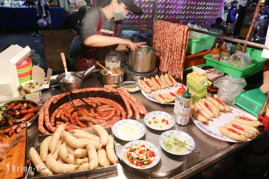 【台南夜市推荐】武圣夜市必吃美食：大肠包小肠、臭豆腐、烤生蚝（星期三、六限定）