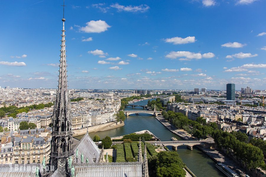 巴黎圣母院眺望市区
