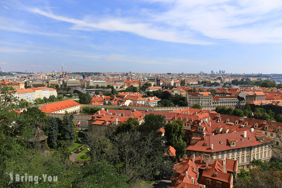 【布拉格城堡區景點】黃金巷之卡夫卡故居、眺望捷克布拉格市景的葡萄園