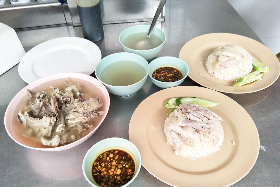 曼谷水門市場粉紅色制服紅大哥海南雞飯