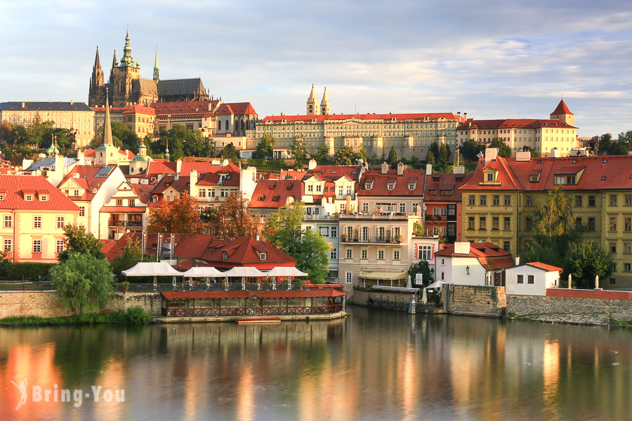 【查理大橋 Charles Bridge】布拉格最佳拍照景點，日出及夕陽時分的捷克構成傳說的金色布拉格