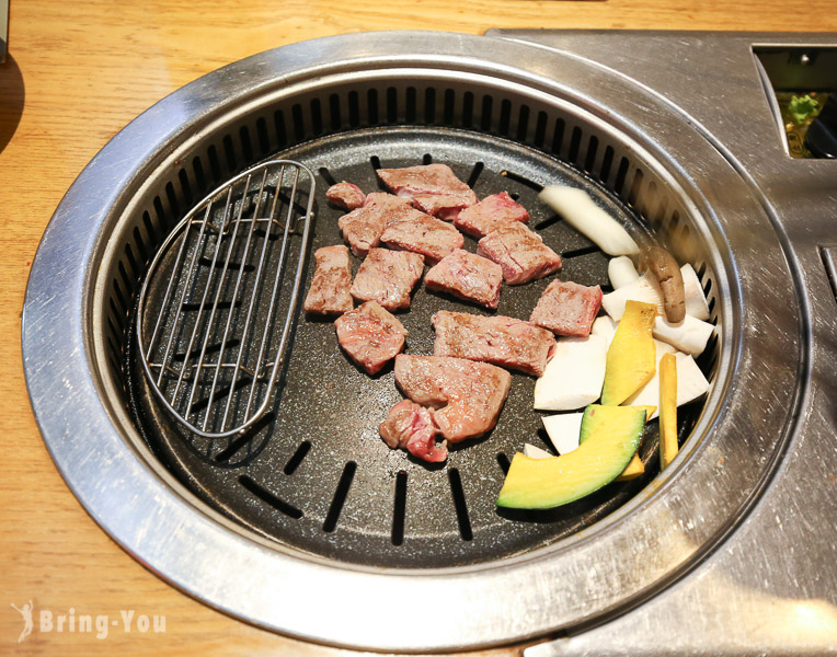 【首爾明洞美食】黃金牧場烤肉：韓國國產「韓牛」烤肉餐廳，24小時營業宵夜也可以吃燒肉