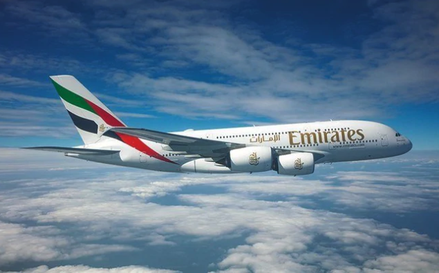 【阿联酋航空体验】Emirates A380 上层经济舱台北飞杜拜搭乘评价：过夜包、机上娱乐、餐点分享