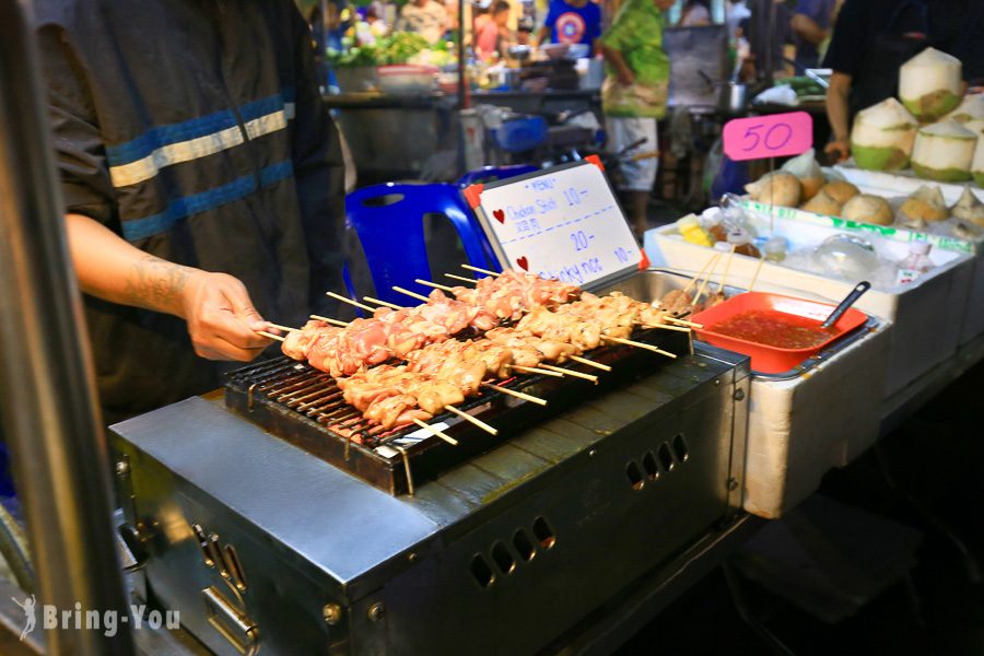 清迈北门夜市凤飞飞猪脚饭