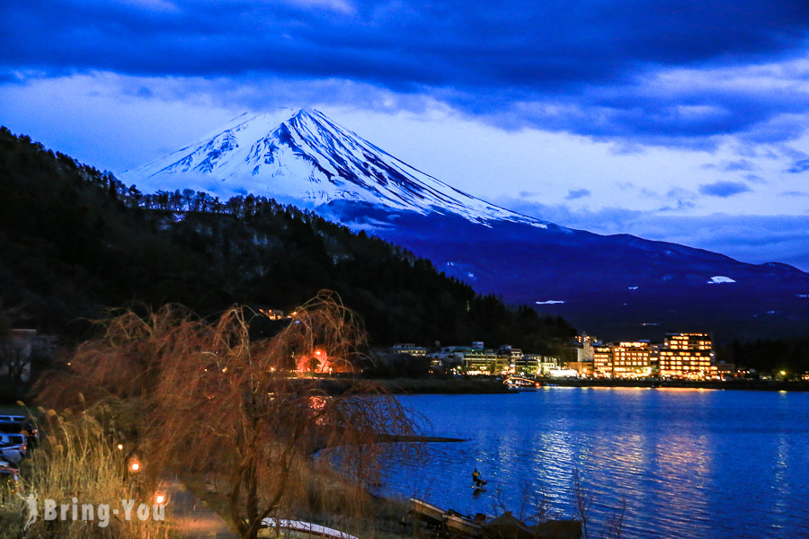 【富士山河口湖住宿】河口湖溫泉飯店推薦：邊泡溫泉邊看富士山，平價、高級住宿精選