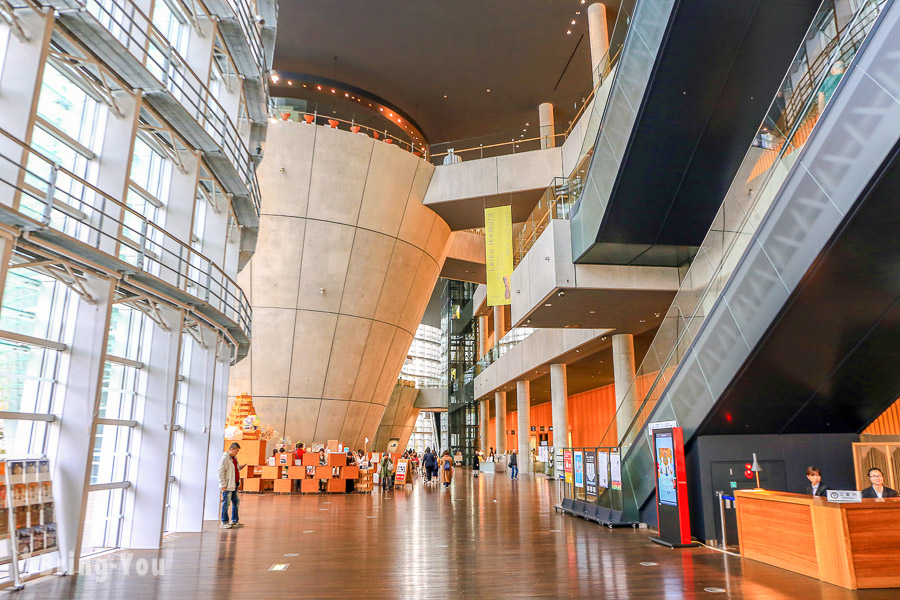 【東京六本木】國立新美術館：絕美建築美景與展覽空間