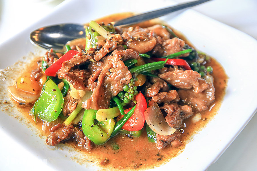 【巴冲市区景点】Ban Mai Chay Nam 考艾泰式美食：超级复古搜藏品博物馆餐厅