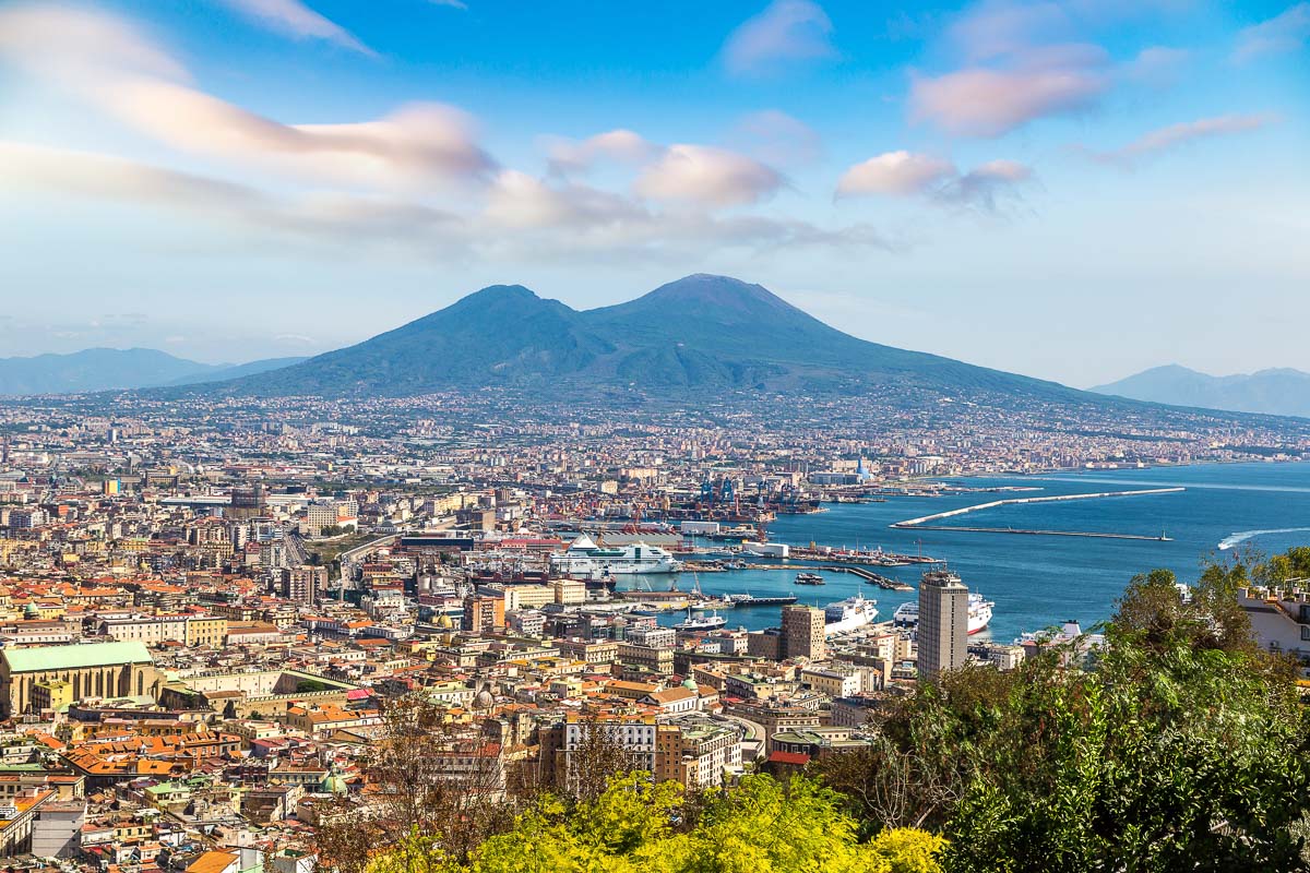 An Insightful Naples Travel Guide 2023: Advice, Transportation, Travel Card, Attractions, & More