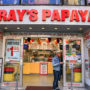 【紐約平價熱狗店】Gray’s Papaya：電影御用熱狗店，24小時營業不打烊之必吃熱狗堡