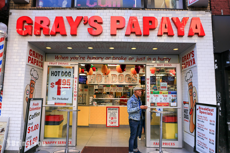 【纽约平价热狗店】Gray’s Papaya：电影御用热狗店，24小时营业不打烊之必吃热狗堡