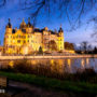 【德國施威林景點】七湖之城「Schwerin」絕美湖中城堡「施威林堡」，傳說中的北德新天鵝堡